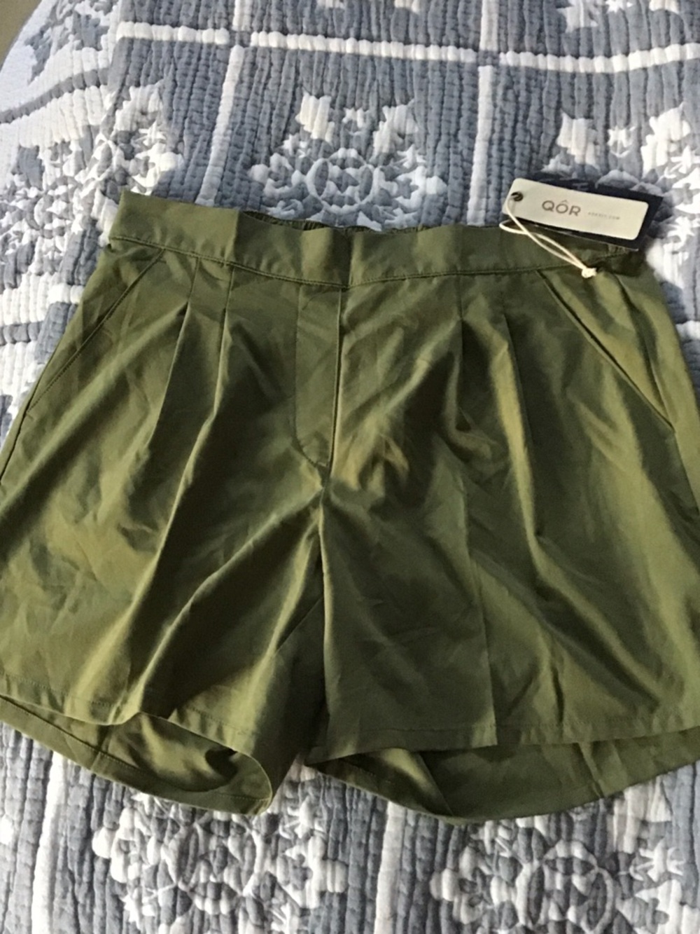 QOR High-Waist Pleated Women’s Shorts in Olive